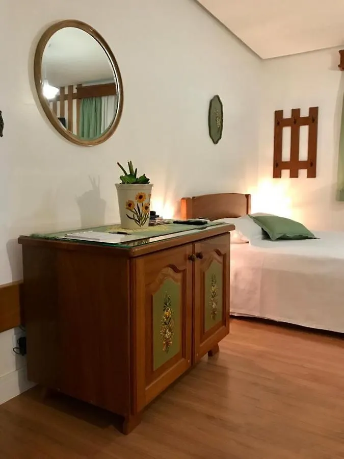 Hospedaria Haus Scharf Treze Tílias